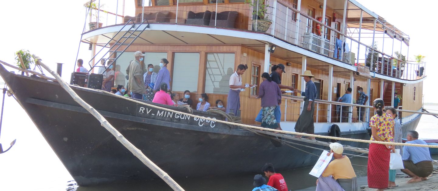 buehne-boot.jpg