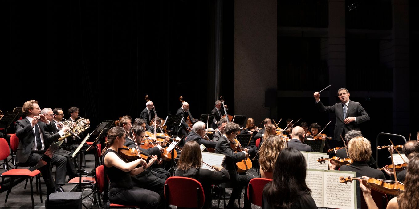 Il 15*16*17* aprile 2024 il maestro Daniele Gatti e la sua orchestra Mozart eseguiranno due sinfonie di Ludwig van Beethoven, famose in tutto il mondo, nel quadro del Percento culturale Migros Classics (foto: © Marco Caselli Nirmal)