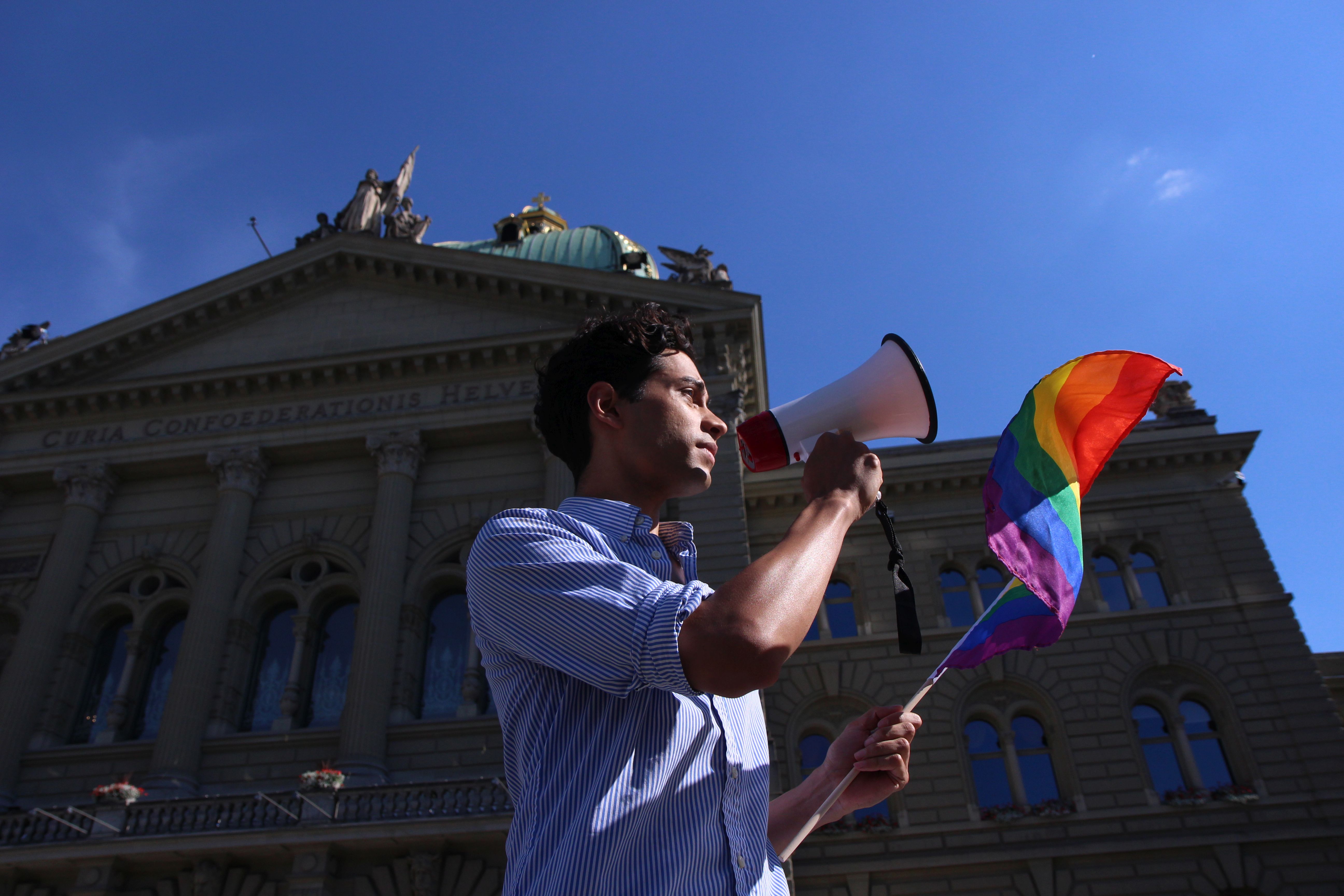 LGBT+Helpline: centro di consulenza per persone queer