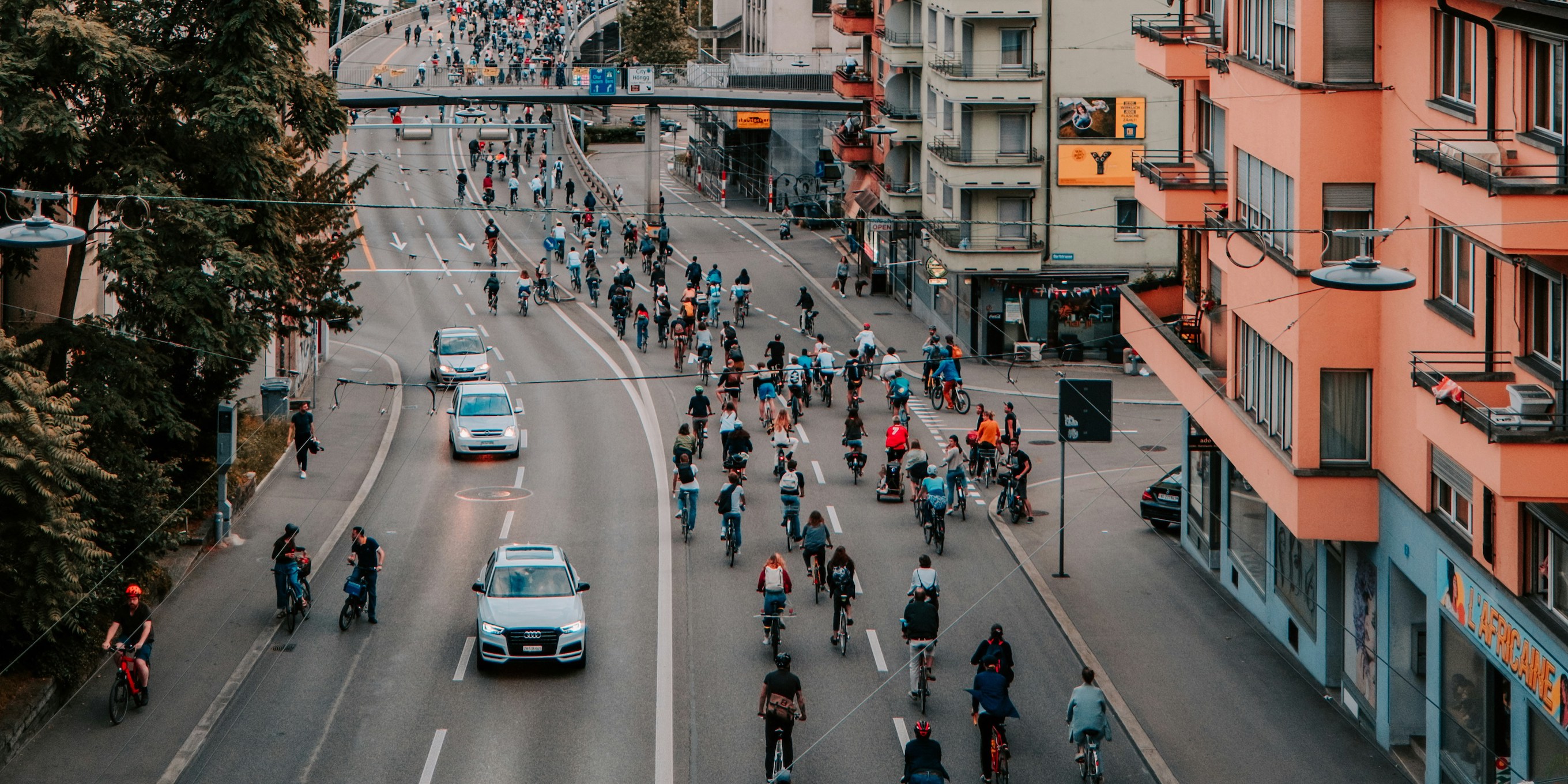 Stockbild-Unsplash_Critical Mass ZH_claudio-schwarz-YbkRk0980hM-unsplash 2720_1360.jpg