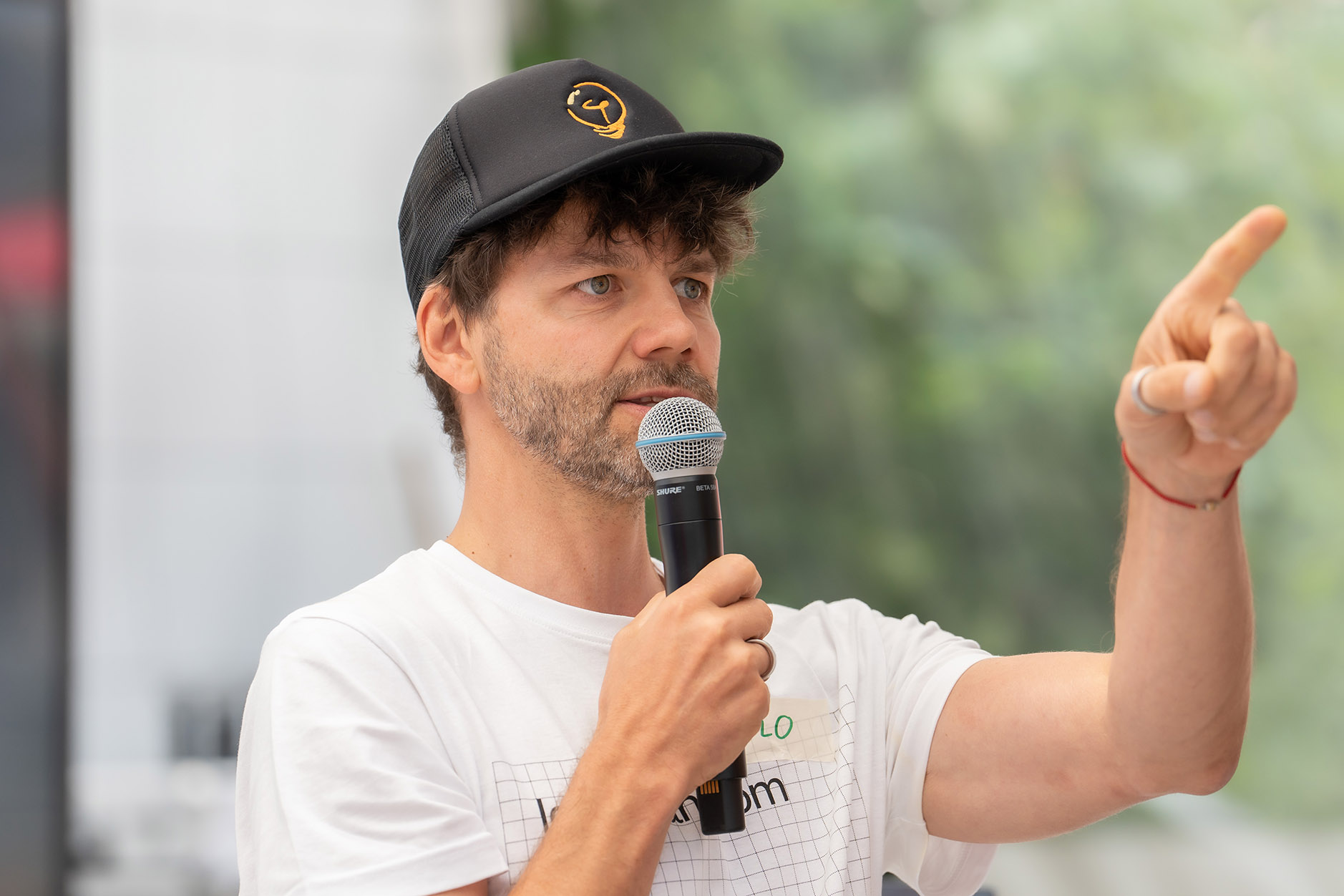 Ein Projekt(t)raum ist tatsächlich magisch. Jedes Mal sind zufälligerweise genau die richtigen Menschen vor Ort und erleben, wie sie in kürzester Zeit für die eingebrachten Ideen und Projekte zu temporären Komplizenschaften werden.