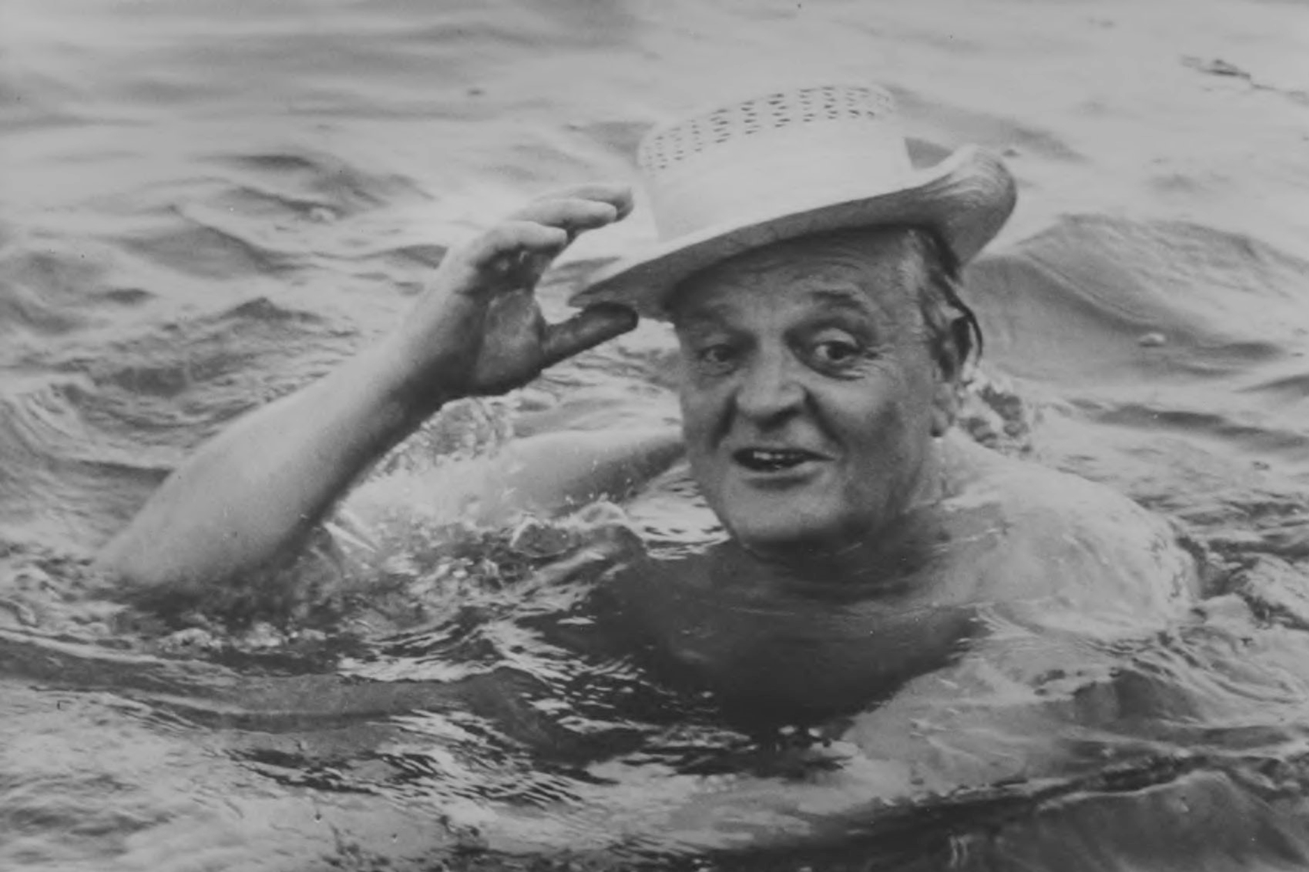 1962-gottlieb-duttweiler-im-see.jpg