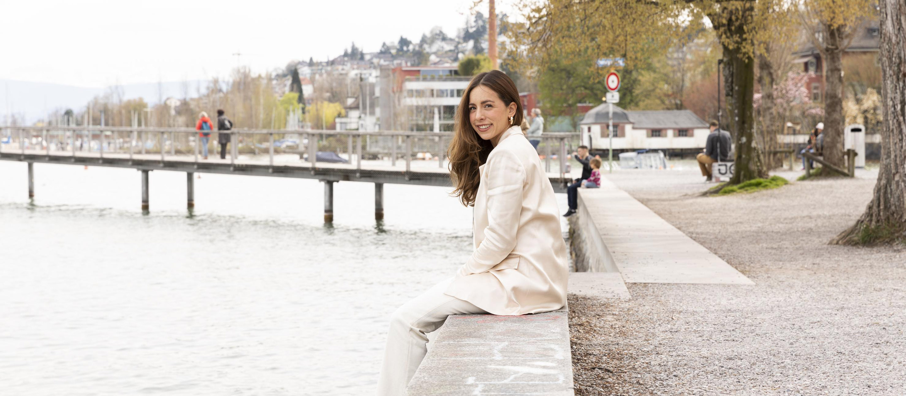 news-header-portrait-natalie-sierra-schwimmlehrerin-1.jpg
