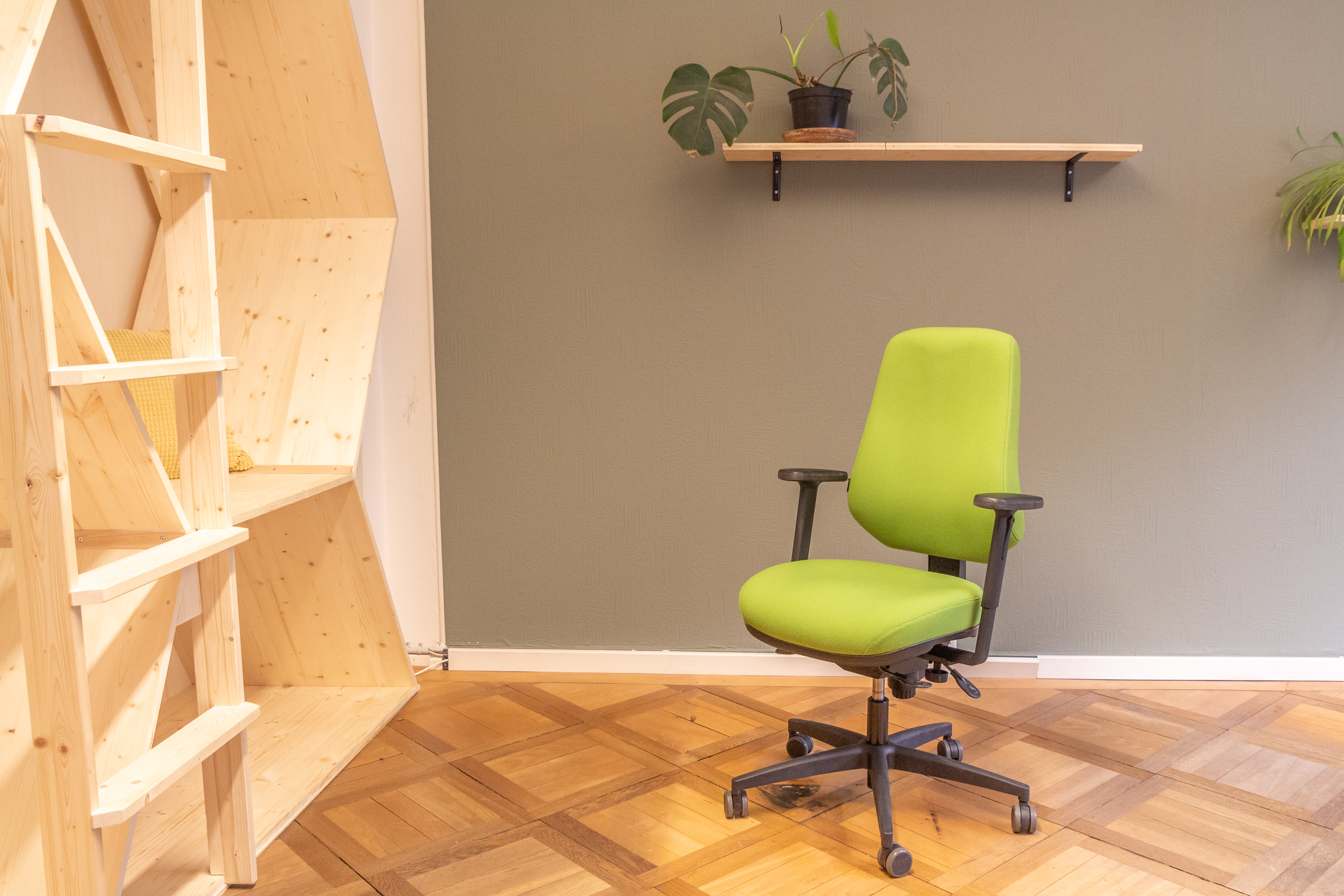 MAKE FURNITURE CIRCULAR: Reusing, not discarding