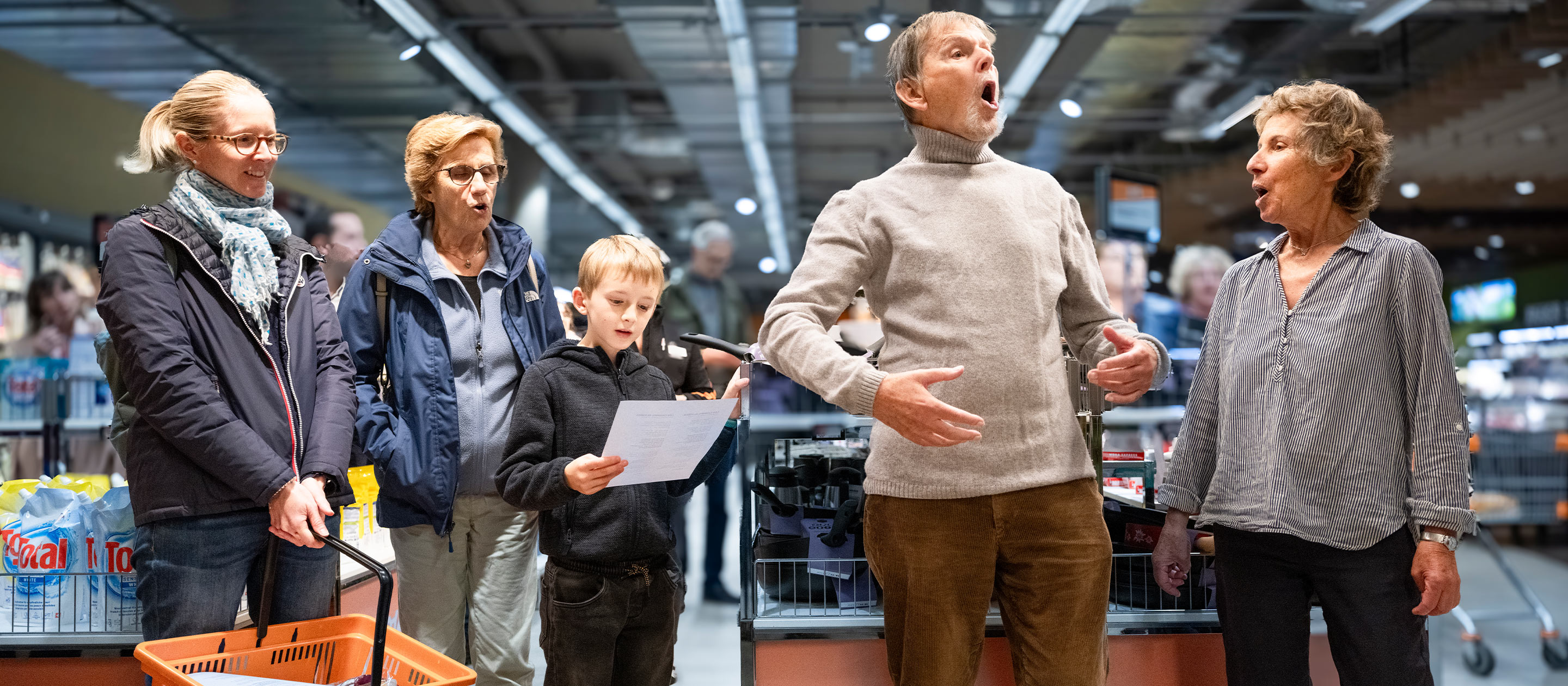buehne-engagement-2880x1260px-migros-singt-2.jpg